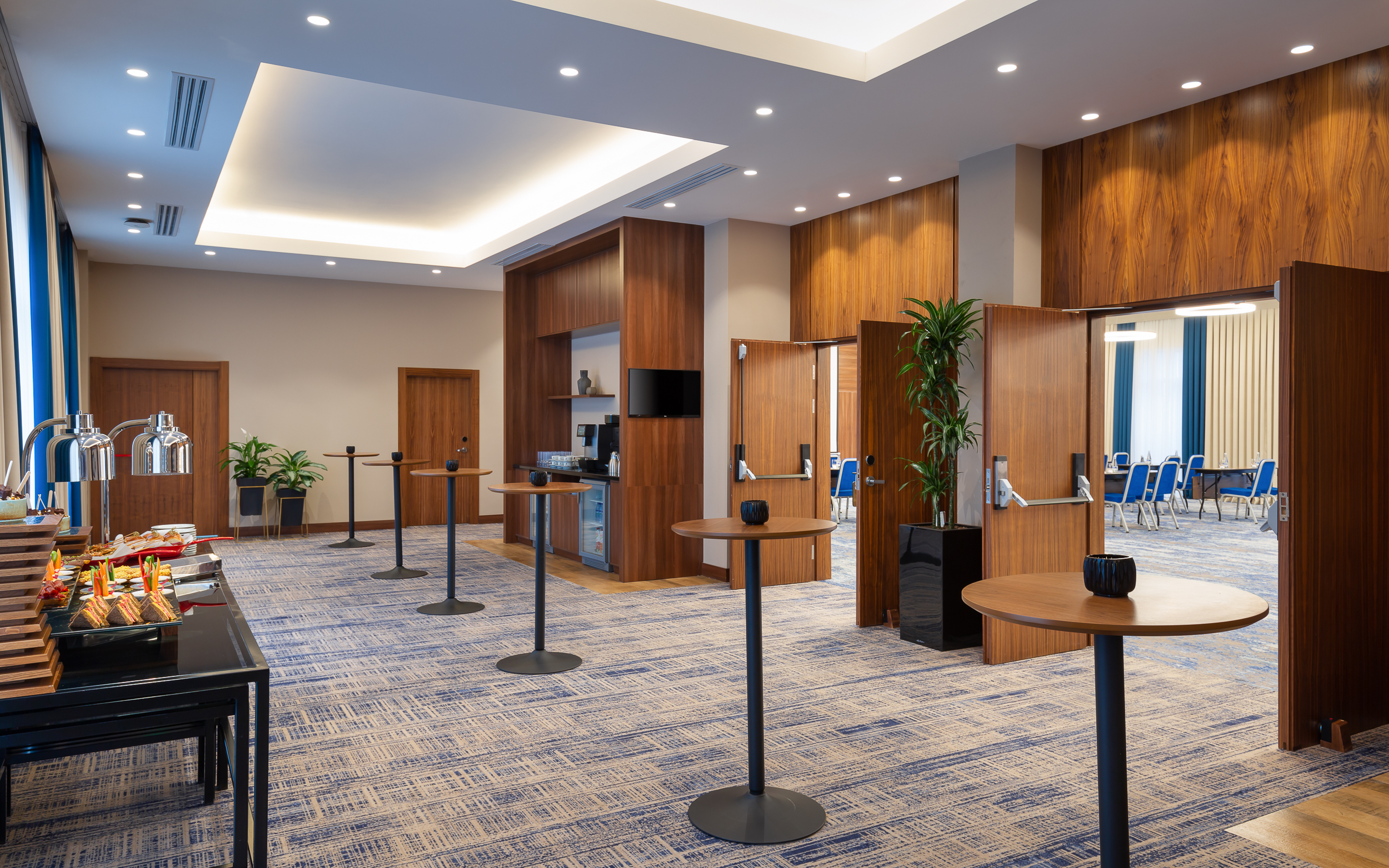 Фото Courtyard by Marriott Tashkent