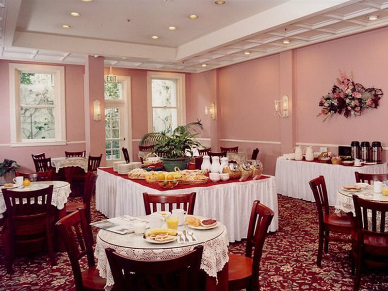 Фото The Monterey Hotel