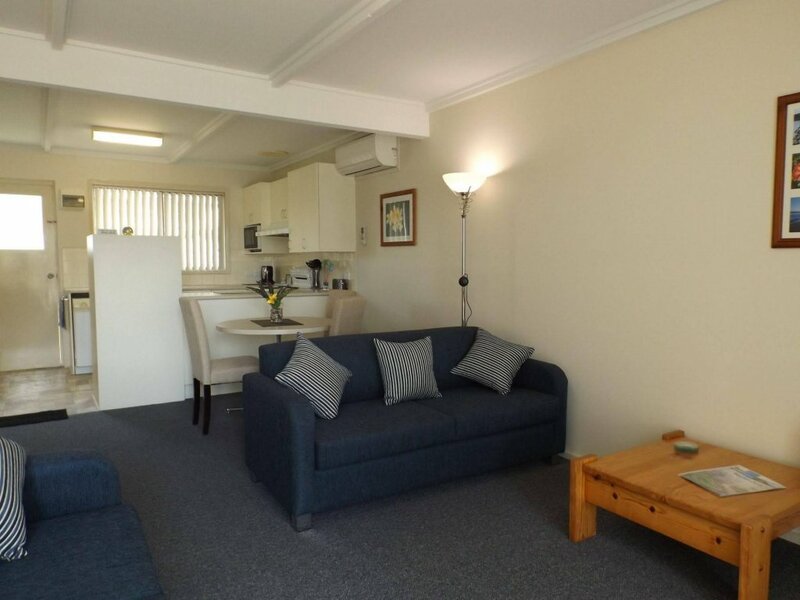 Гостиница Surfside Holiday Apartments