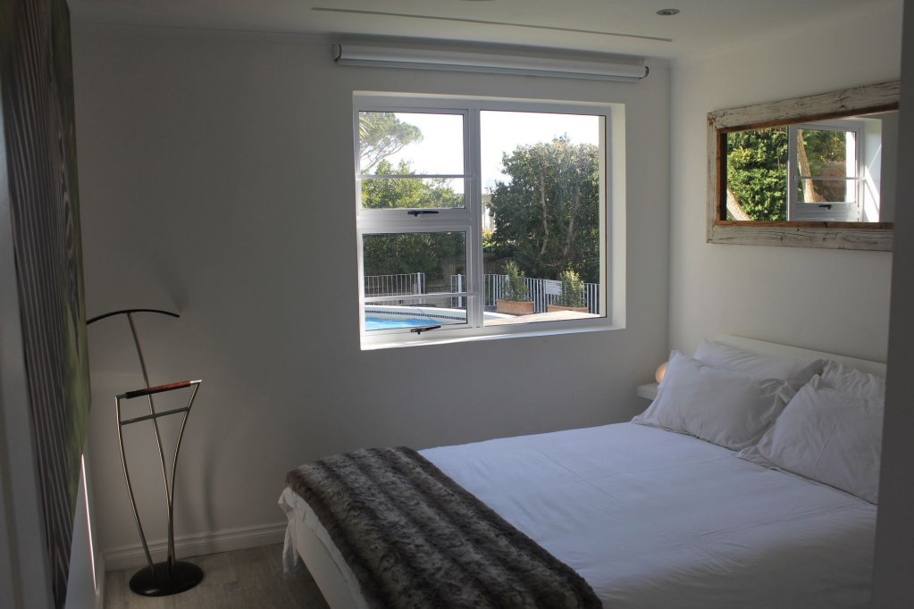 Фото Camps Bay Apartment