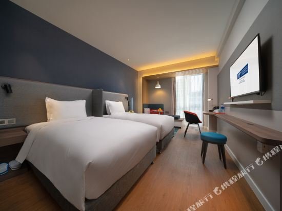 Фото Holiday Inn Express Shanghai Huijin, an Ihg Hotel