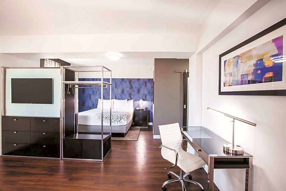 Фото Holiday Inn Express Dallas Downtown, an Ihg Hotel