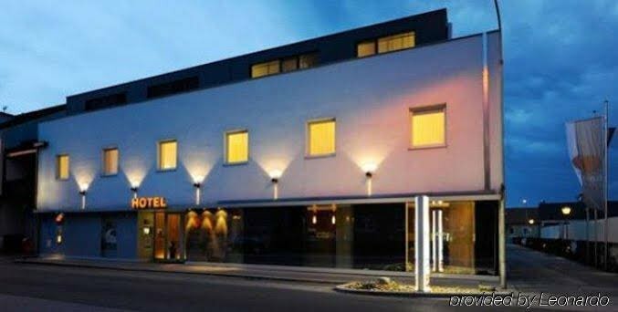 Гостиница HEINhotel vienna airport