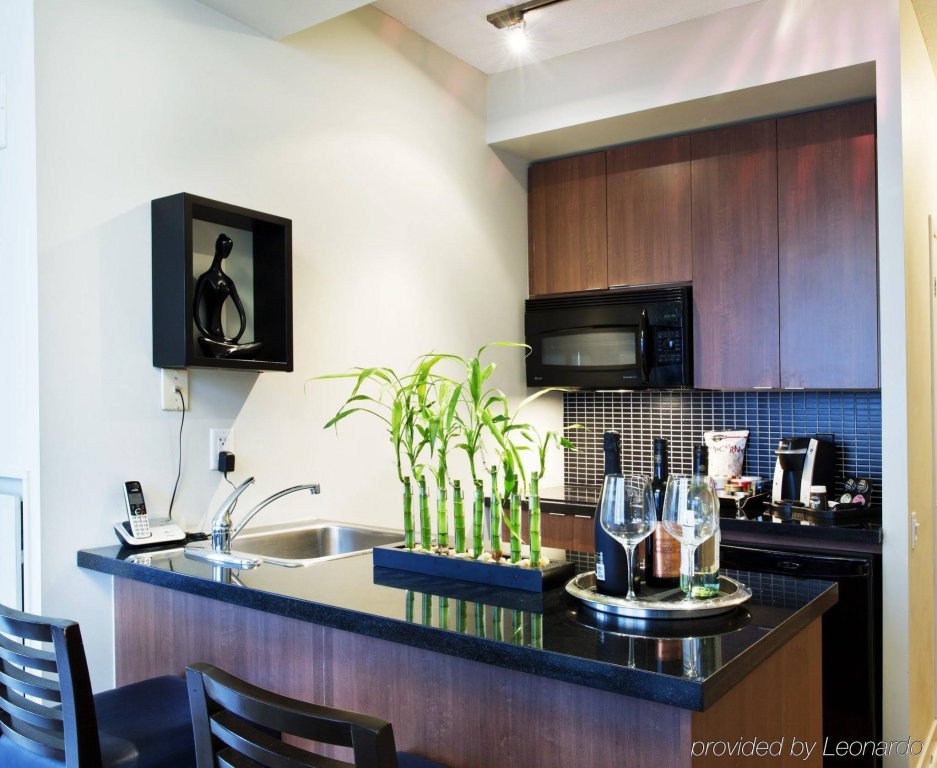 Фото Executive Hotel Cosmopolitan Toronto