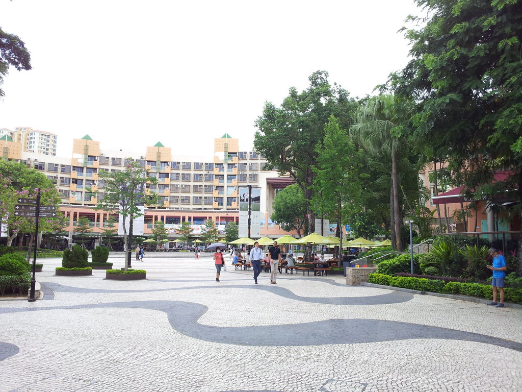 Shopping mall Discovery Bay Plaza, Hong Kong, photo