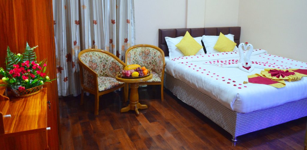 Фото Golden City Light Hotel