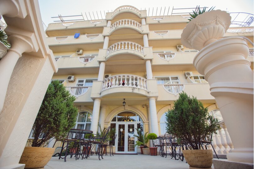 Фото Грейс Наири