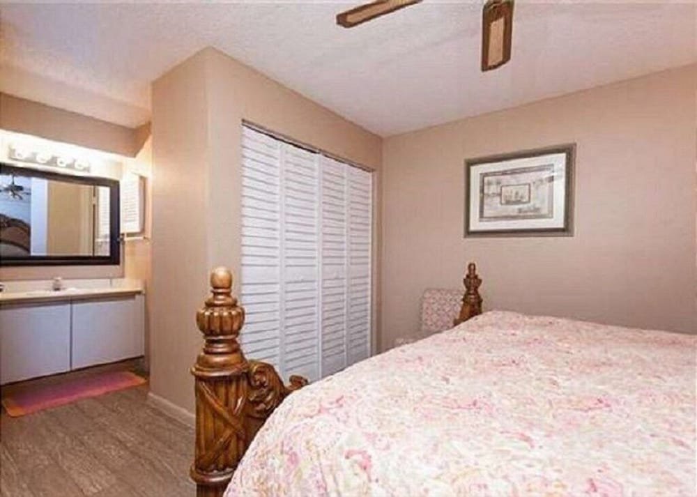 Фото Pet Friendly, 2 Bedroom, 2 Bath - Ocean Village Club P19