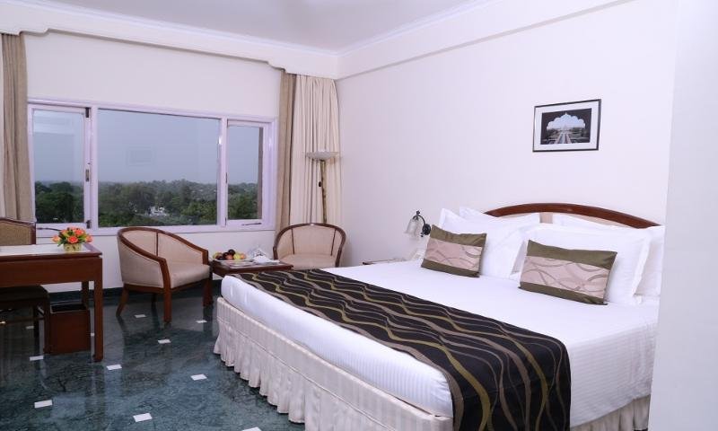 Фото Hotel Clarks Shiraz