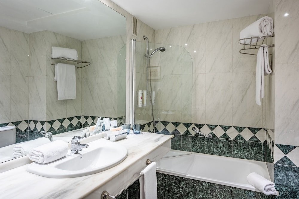 Фото Hotel Madrid Chamartin Affiliated by Melia