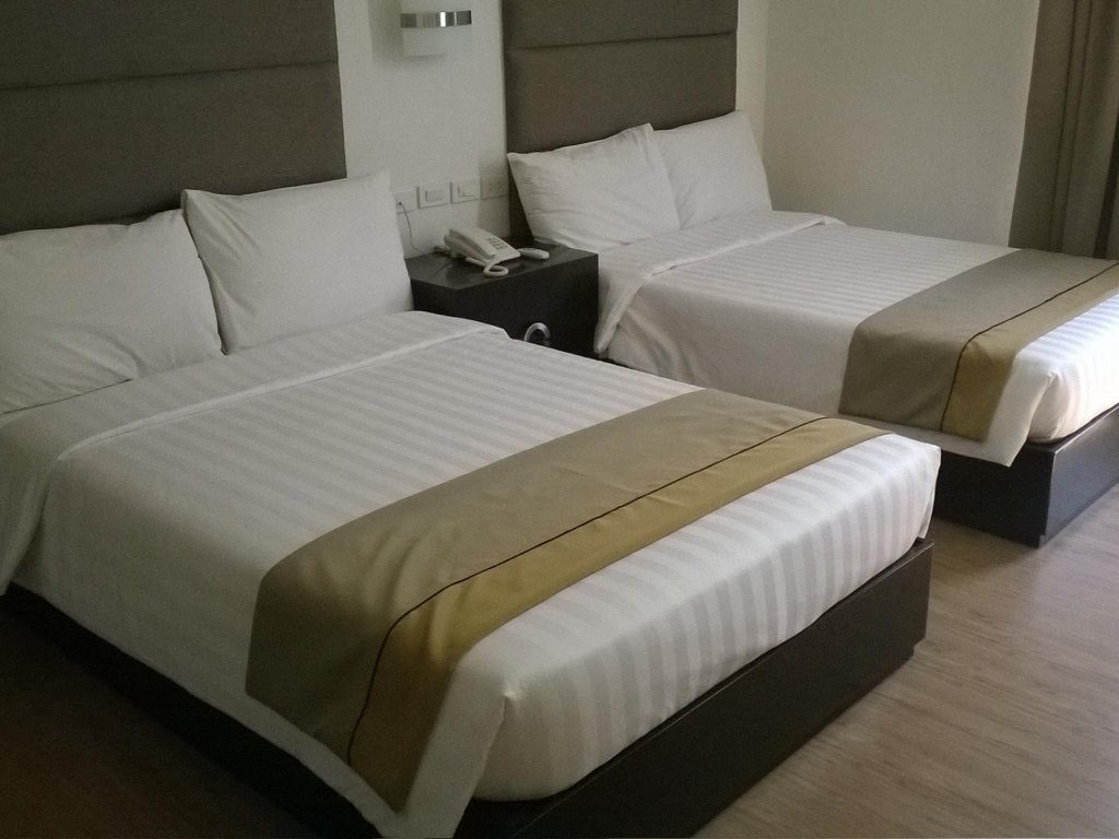 Фото Queen Margarette Hotel - Downtown