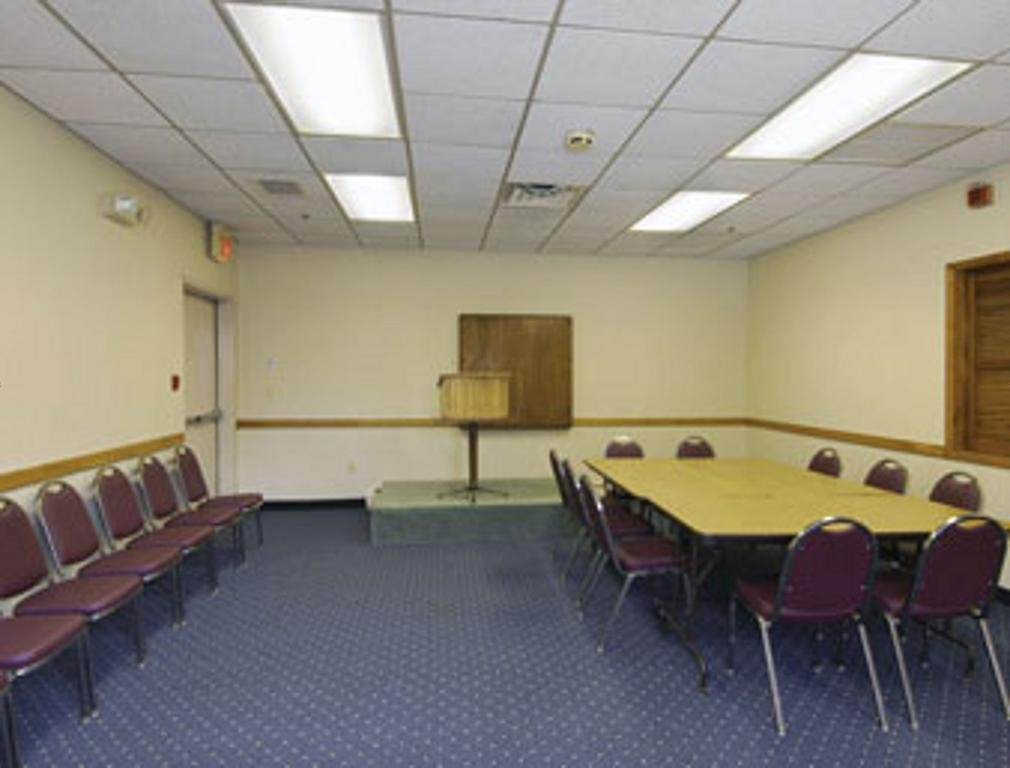 Фото Knights Inn Liberty