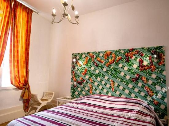 Фото Hôtel de la tour à Libourne