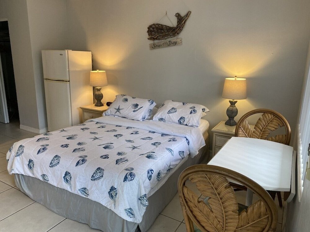 Фото Hideaway Waterfront Resort & Hotel