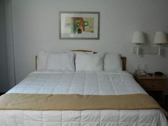 Фото Americas Best Value Inn & Suites Winnie