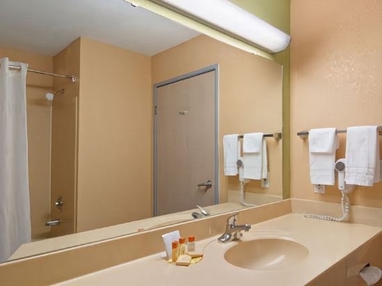 Фото Days Inn & Suites by Wyndham Corpus Christi Central