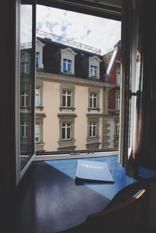 Фото Bristol Hotel