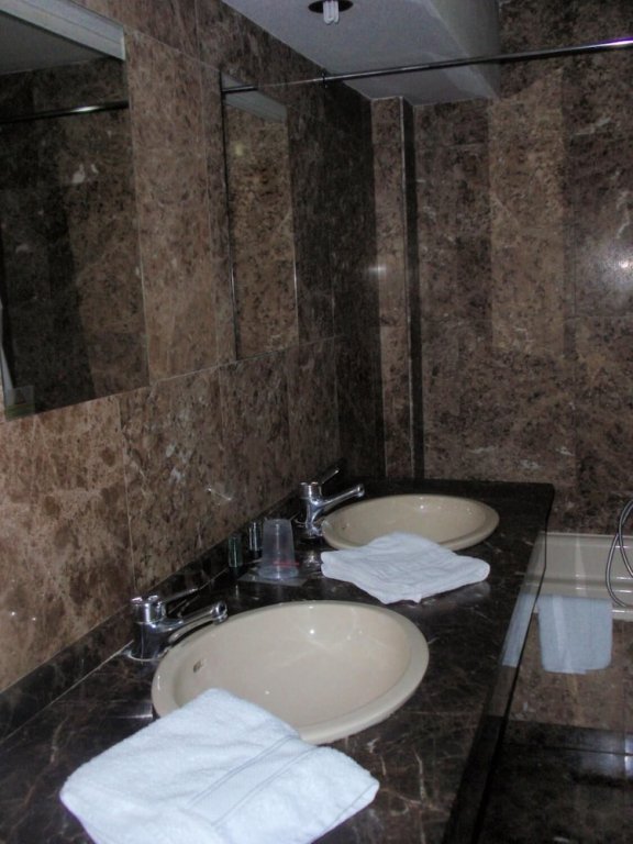 Фото Hampton Inn Boston - Logan Airport