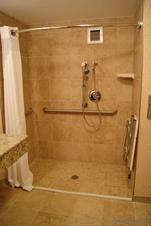 Фото DoubleTree by Hilton Ann Arbor North