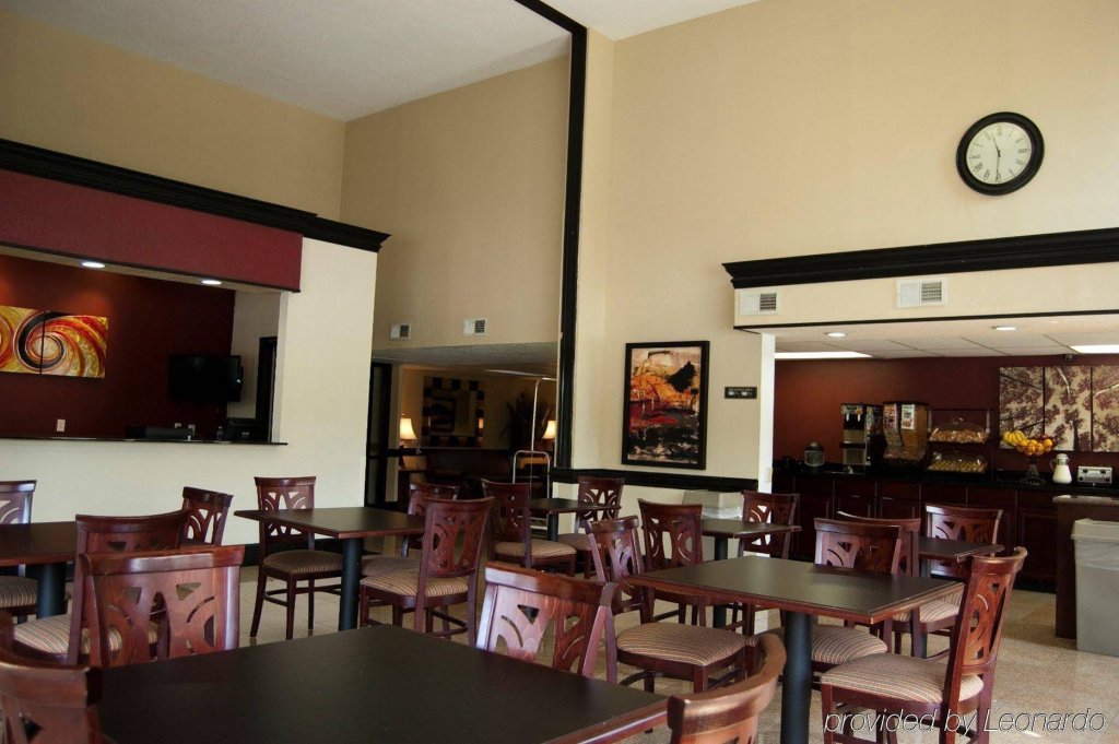 Фото Red Roof Inn Charlotte - University