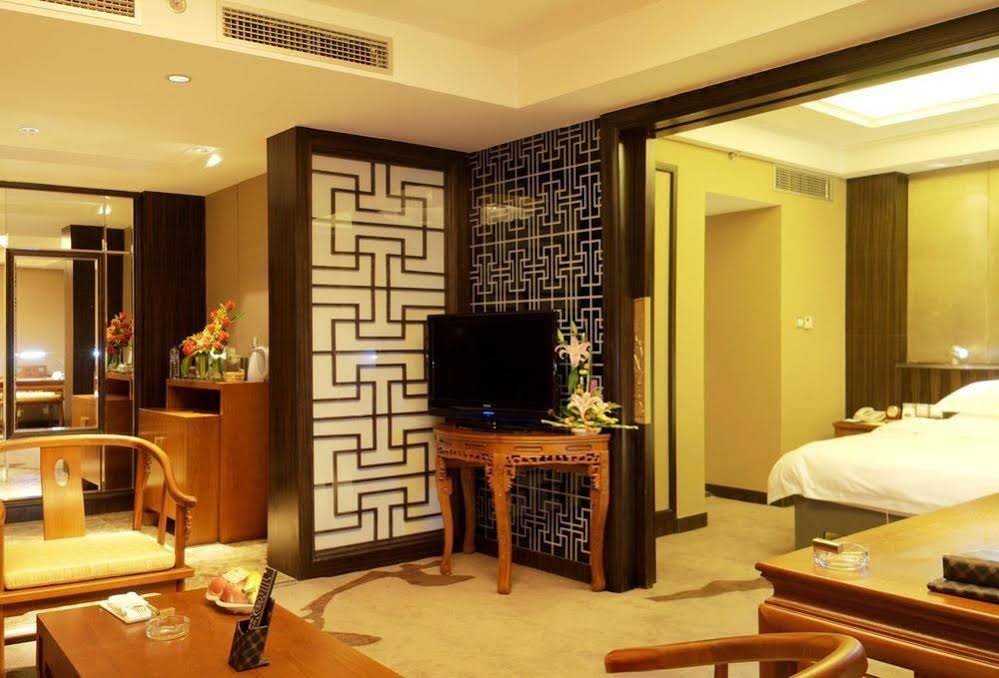 Фото Kunming Green Land Hotel