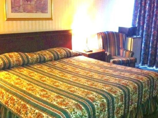 Фото Knights Inn Toronto East