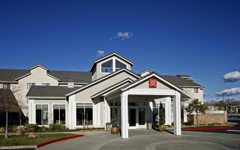 Гостиница Hilton Garden Inn Roseville в Розвилле