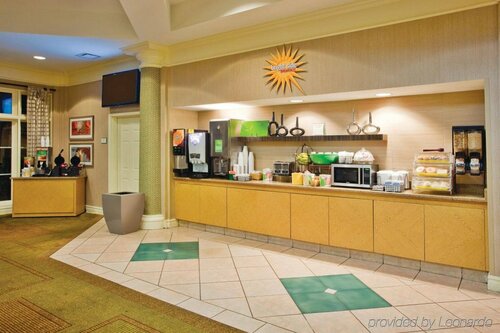 Гостиница La Quinta Inn & Suites by Wyndham Charlotte Airport South в Шарлотте