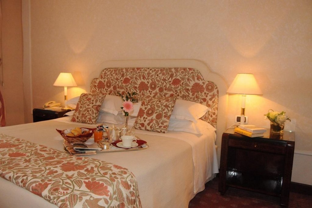 Фото Hotel De La Ville