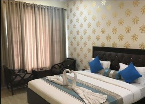 Фото Sterling Banquet and Hotel