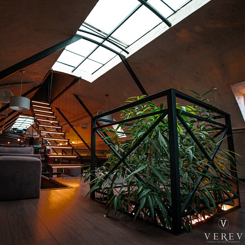 مطعم Sky by Verev Rooftop Bar & Restaurant ، يريفان، صورة