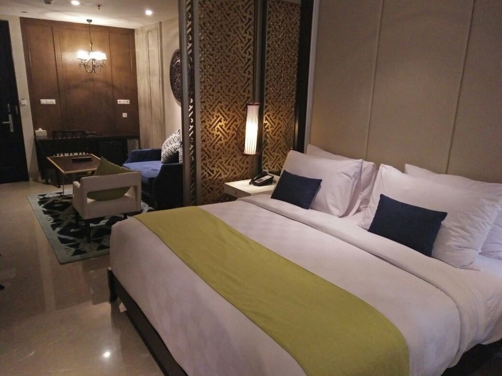 Фото Jambuluwuk Oceano Seminyak Hotel