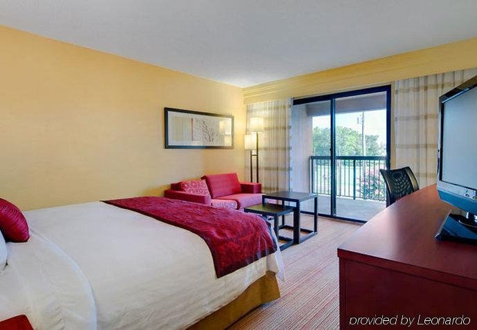 Фото Courtyard by Marriott Richmond Airport