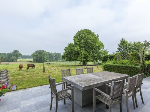 Жильё посуточно Elegant Farmhouse in Michelbeke - Brakel With Terrace, Garden