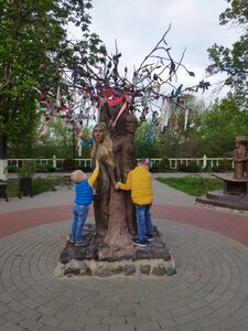 Дерево любви (Voronezh Region, Semiluki, Tsentralny park) ، نصب تذكاري، نحت