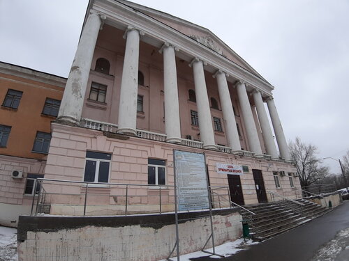 Бойжеткен қатты мастурбация жасайды және кончасын жасайды.