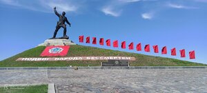 Памятник политработникам Советской Армии (Slovianoserbskyi raion), monument, memorial