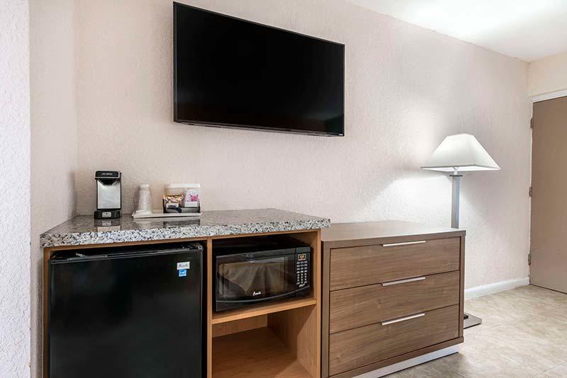 Фото Rodeway Inn & Suites Fort Lauderdale Airport & Cruise Port