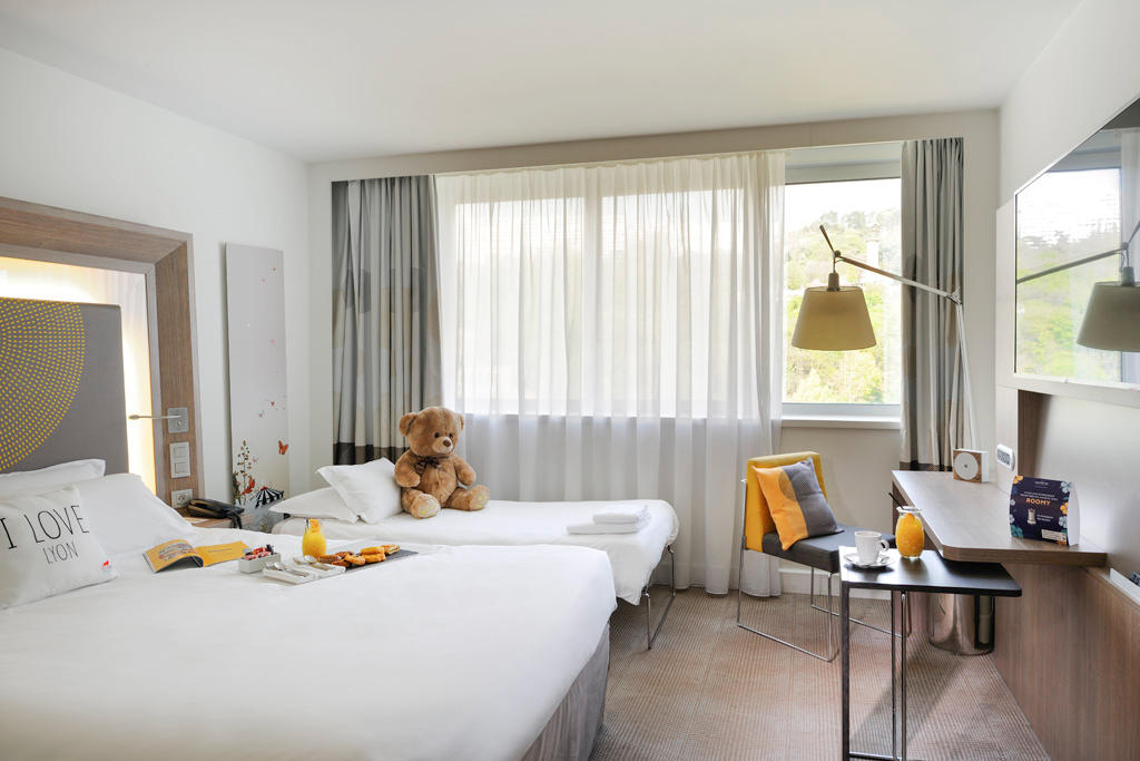 Фото Novotel Lyon Centre Confluence Bord de Saone