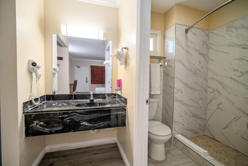 Фото Sea Rock Inn - Los Angeles