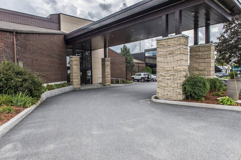 Фото Quality Inn & Suites & Conference Centre