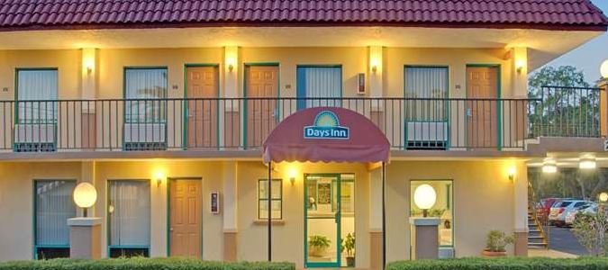Фото Days Inn by Wyndham Clearwater/Gulf to Bay