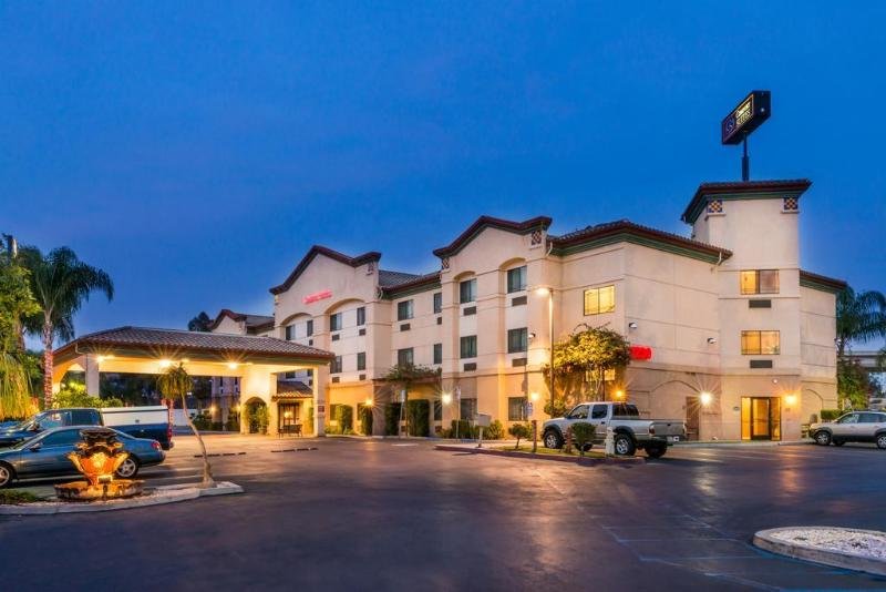 Фото Citrus Suites Redlands Loma Linda