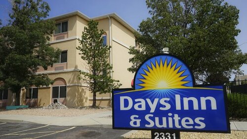 Гостиница Days Inn & Suites by Wyndham Airport Albuquerque в Альбукерке