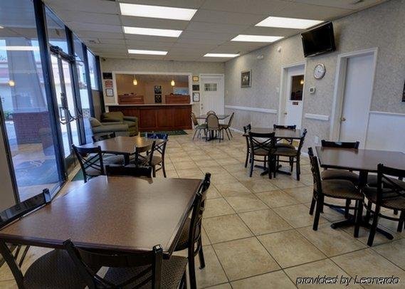 Фото Quality Inn Fredericksburg near Historic Downtown