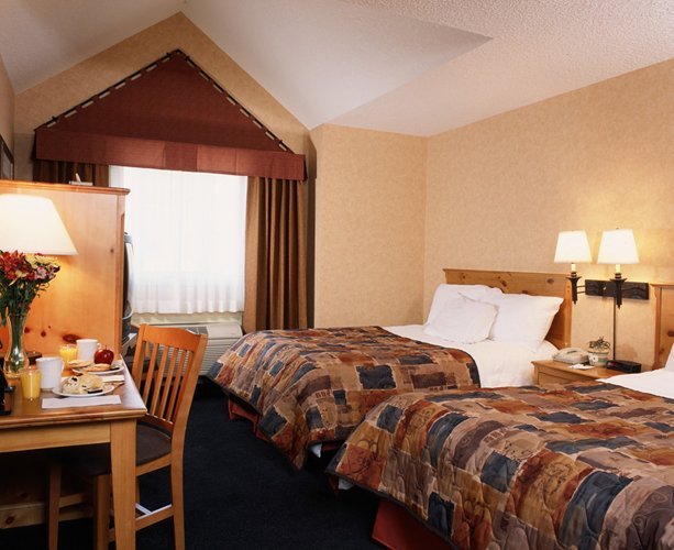 Фото Canmore Inn & Suites
