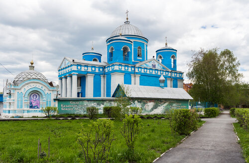 Часовня, памятный крест Часовня Пантелеимона Целителя при церкви Казанской иконы Божией Матери в Ачинске, Ачинск, фото