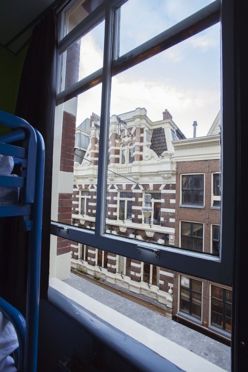 Фото The Flying Pig Downtown