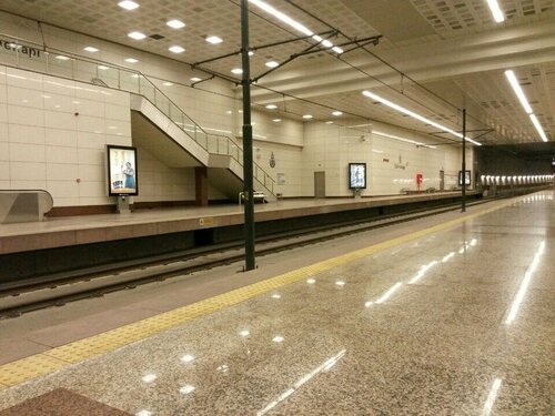 Edirnekapı Tramvay (İstanbul, T4), metro istasyonu  Eyüpsultan'dan