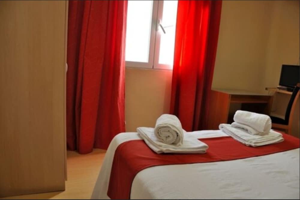 Фото Hostal Falfes
